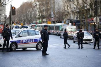 Ένας νεκρός και δύο τραυματίες σε επίθεση στο Παρίσι