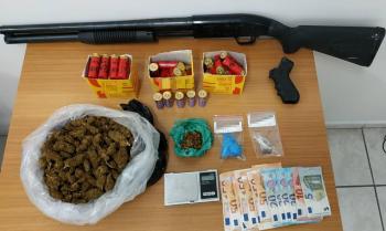 Τρία άτομα συνελήφθησαν στην Ημαθία για διακίνηση ναρκωτικών και οπλοκατοχή 