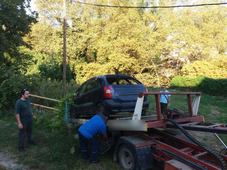Περισυλλογή 4 εγκαταλελειμμένων οχημάτων από τη Δημοτική Αστυνομία Βέροιας