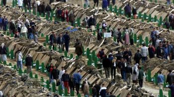 Εν μέρει υπεύθυνοι για τη σφαγή 300 μουσουλμάνων στη Σρεμπρένιτσα οι Ολλανδοί