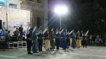 Απέραντο χοροστάσι έγινε η Βέροια, στα πλαίσια του 2ου Φεστιβάλ Παραδοσιακών Χορών