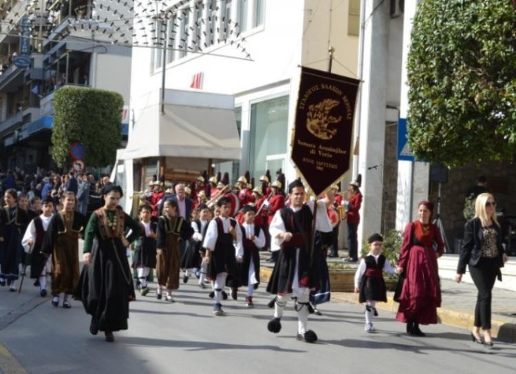 Φωτοστιγμές παράδοσης από την παρέλαση των πολιτιστικών συλλόγων της Βέροιας