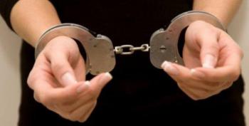 Σύλληψη 40χρονης στη Βέροια για κλοπή πορτοφολιού από 29χρονο