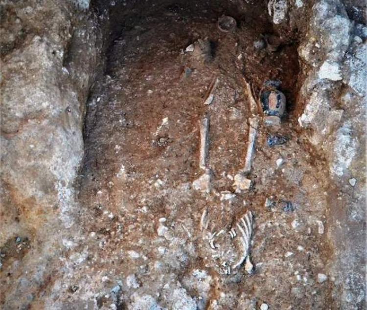 ΕΦΑ Ημαθίας : Τάφος νεαρής κοπέλας του 4ου αιώνα π.Χ. βρέθηκε στις όχθες του Τριποτάμου!