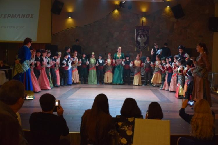 Με απόλυτη επιτυχία πραγματοποιήθηκε ο ετήσιος χορός της Ευξείνου Λέσχης Βέροιας