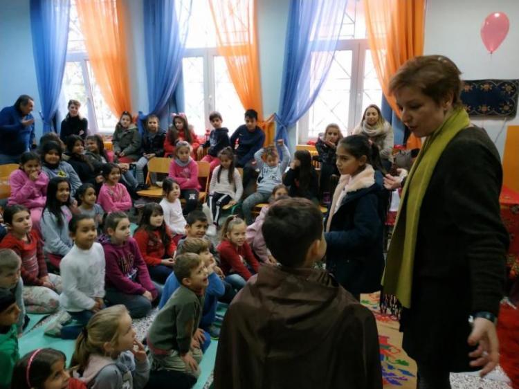 Η Βασιλική Νευροκοπλή στο δημοτικό σχολείο Κουλούρας «έκλεψε» τις καρδούλες των μικρών μαθητών