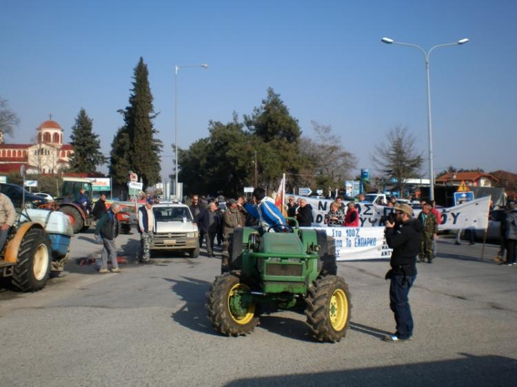 Δεν κάνουν πίσω οι αγρότες της Ημαθίας, προχωρούν σε καταρχήν συμβολικούς αποκλεισμούς