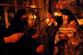 Εκατοντάδες πιστοί κατέκλυσαν το Πάσχα τις ιερές μονές, τις σκήτες και τα κελιά του Αγίου Όρους