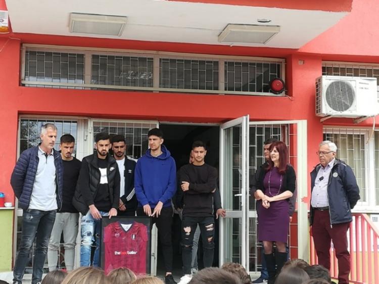 Κλιμάκιο της ποδοσφαιρικής ομάδας ΒΕΡΟΙΑ επισκέφτηκε το 4ο Δημοτικό Σχολείο