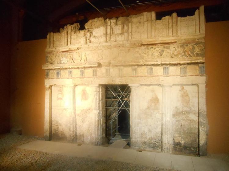 Μακεδονικοί Τάφοι, Γυμνάσιο - Θέατρο Μίεζας, Νυμφαίο, στη Νάουσα Ημαθίας, με την Αγγελική Κοταρίδη - Γράφει ο Ηλίας Τσέχος