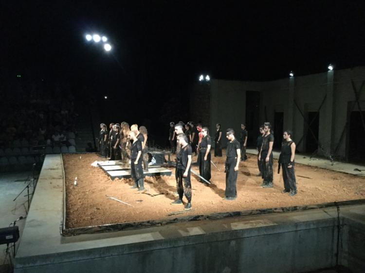 Κατέπληξε το κοινό η παράσταση «Μάκμπεθ» στο κατάμεστο θέατρο Άλσους «Μελίνα Μερκούρη» 