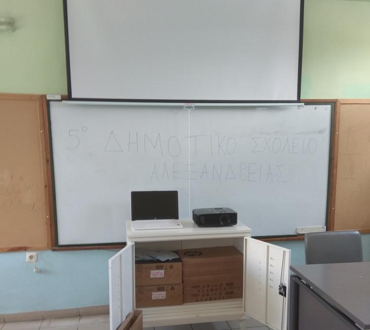 Κέντρα Υπολογιστών σε τρία σχολεία της Αλεξάνδρειας, όπου φοιτούν προσφυγόπουλα