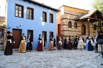 Τα μαθήματα Παραδοσιακού χορού από το Λύκειο των Ελληνίδων ξεκινούν! 