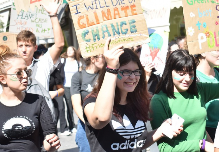 Βγήκαν στους δρόμους οι μαθητές διαμαρτυρόμενοι κατά της κλιματικής αλλαγής