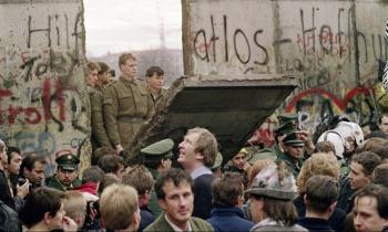 Τριάντα χρόνια από την πτώση του τείχους του Βερολίνου