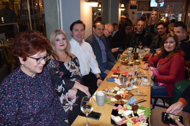 Γιορτινό μεν το κλίμα, ασφυκτικά τα οικονομικά του δήμου, στο «τραπέζι» του Νικόλα Καρανικόλα στους δημοσιογράφους!