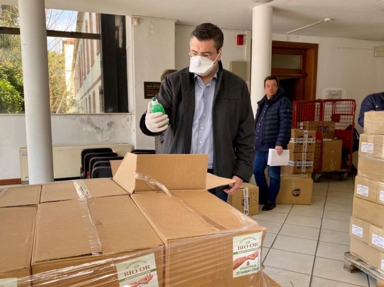Είδη ατομικής προστασίας και υγιεινής από την ΠΚΜ παραδόθηκαν στα νοσοκομεία, τα Κ.Υ. και τα ασθενοφόρα της Κεντρικής Μακεδονίας