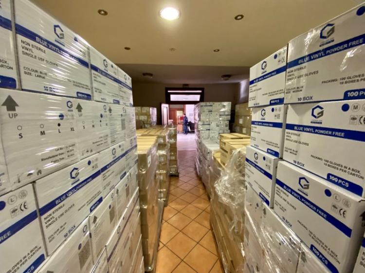 Είδη ατομικής προστασίας και υγιεινής από την ΠΚΜ παραδόθηκαν στα νοσοκομεία, τα Κ.Υ. και τα ασθενοφόρα της Κεντρικής Μακεδονίας