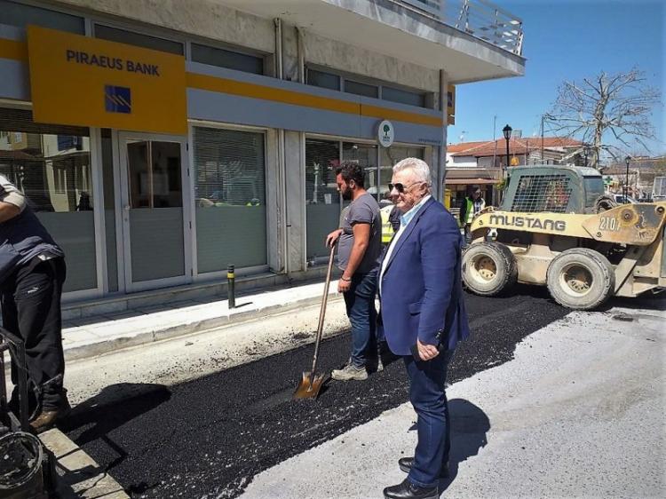 Για την πρόοδο των εργασιών του έργου κατασκευής αποχετευτικού δικτύου στη Δ.Κ. Μελίκης ενημερώθηκε με επίσκεψή του ο Δήμαρχος Αλεξάνδρειας