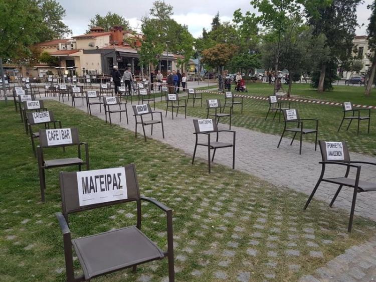 Άδειες καρέκλες στο πάρκο της Εληάς!