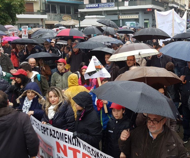 Μεγάλο σε όγκο ακομμάτιστων πολιτών το συλλαλητήριο ενάντια στην υποβάθμιση του Νοσοκομείου της Νάουσας