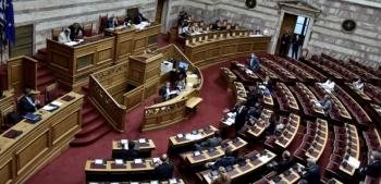 Πολιτική σύγκρουση ΝΔ - ΣΥΡΙΖΑ στη Βουλή για τις καταλήψεις στα σχολεία