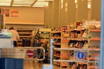 Lockdown-σούπερ μάρκετ: Σενάριο απαγόρευσης πώλησης διαρκών αγαθών όσο κρατά η καραντίνα