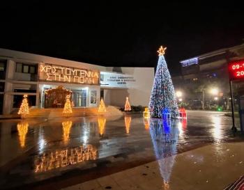 Άναψε το χριστουγεννιάτικο δέντρο στο κέντρο της πόλης ο δήμαρχος Αλεξάνδρειας Π. Γκυρίνης