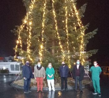 Το ψηλότερο Χριστουγεννιάτικο δέντρο της πόλης στο Γενικό Νοσοκομείο Βέροιας