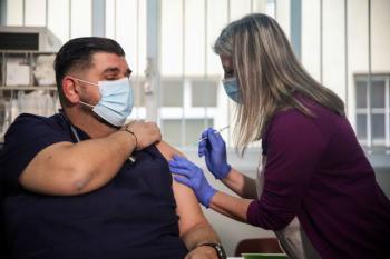 Το ελληνικό show των εμβολιασμών και η τοποθέτηση Πούτιν