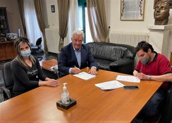 Δήμος Αλεξάνδρειας : Υπογράφηκε η σύμβαση για την ανάπλαση της πλατείας Αμπελοτοπίων