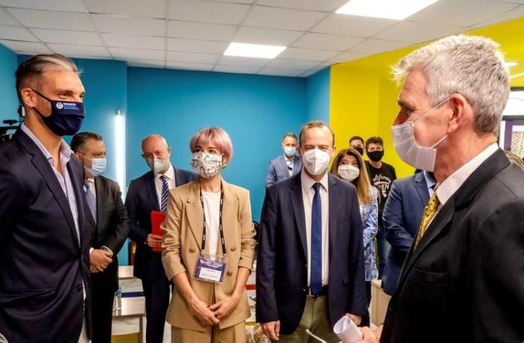 Η Περιφέρεια Κεντρικής Μακεδονίας και η Πρεσβεία των ΗΠΑ στην Ελλάδα εξοπλίζουν το εργαστήριο τεχνολογίας της EduAct στη Θεσσαλονίκη