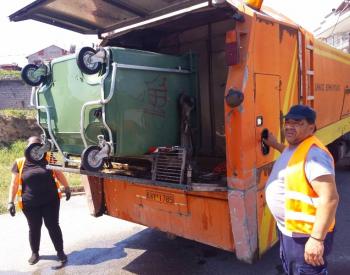 Πρόγραμμα τακτικού πλυσίματος κάδων υλοποιεί η Υπηρεσία Καθαριότητας του Δήμου Νάουσας 