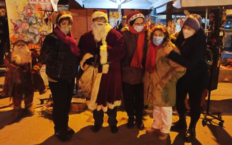 Δήμος Νάουσας : Ξεκίνησαν οι εορταστικές εκδηλώσεις με το άναμμα του χριστουγεννιάτικου δέντρου