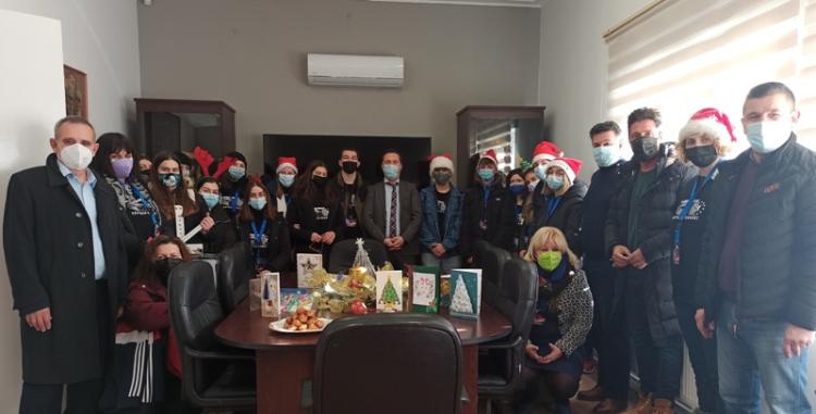 Τα χριστουγεννιάτικα κάλαντα έψαλλαν στο Δήμαρχο Νάουσας μαθήτριες και μαθητές του 1ου ΓΕΛ Νάουσας