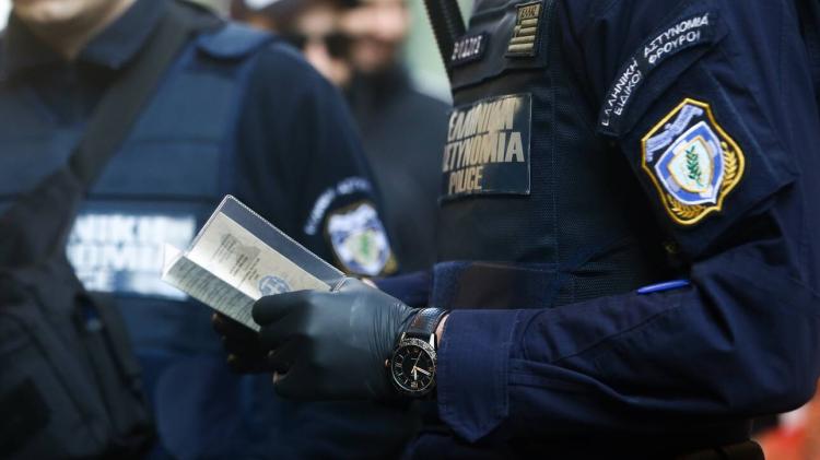 Ελληνική Αστυνομία: 4 συλλήψεις, 2 αναστολές λειτουργίας και 401 πρόστιμα για μη χρήση μάσκας σε 48.779 ελέγχους σ’ όλη την Ελλάδα 