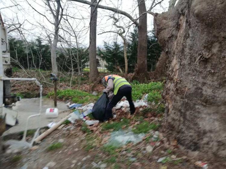 Αντικατάσταση κάδων απορριμμάτων, καθαρισμός γεμιστικών και συντριβανιών από τα συνεργεία του Δήμου Νάουσας 