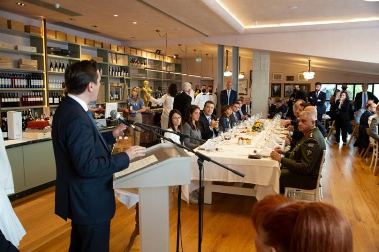 Προσφώνηση Δημάρχου Η.Π Νάουσας Ν.Καρανικόλα προς την ΠτΔ κατά το επίσημο γεύμα προς τιμήν της, μετά το πέρας των εκδηλώσεων για την 200η Επέτειο του Ολοκαυτώματος της Νάουσας