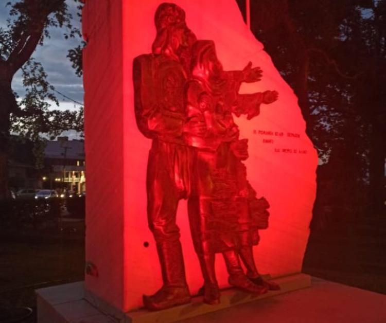 Σε κλίμα συγκίνησης άναψε η «Φλόγα Μνήμης» στη Νάουσα για τη Γενοκτονία των Ελλήνων του Πόντου  