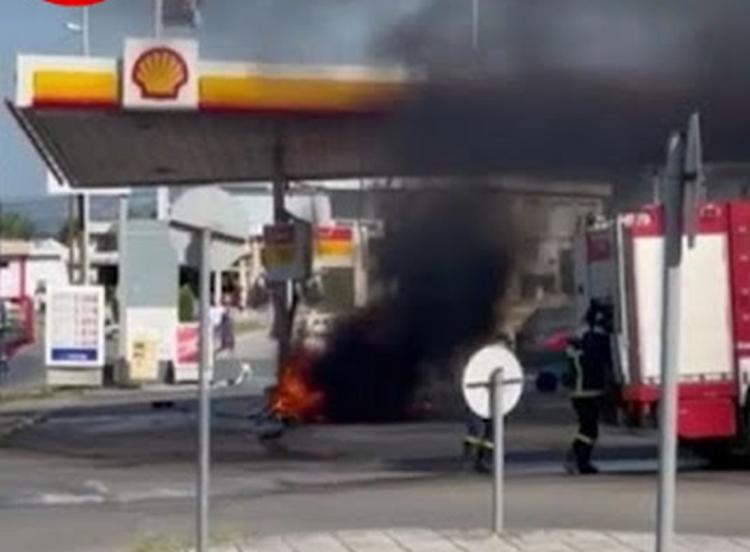 Ακυβέρνητη νταλίκα έπεσε πάνω σε βενζινάδικο της Βέροιας και προκάλεσε φωτιά