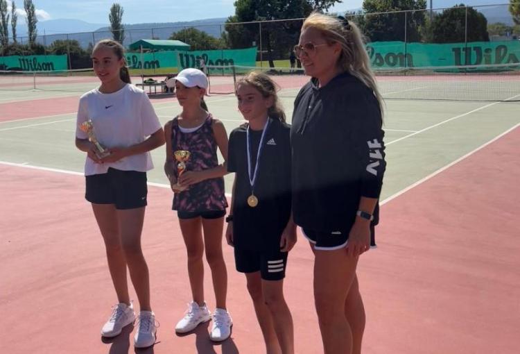 Στο ΟΡΕΝ Ε3 πρωτάθλημα τένις για Αγόρια και Κορίτσια κάτω των 12 ετών συμμετείχαν αθλήτριες του Ομίλου Αντισφαίρισης Βέροιας
