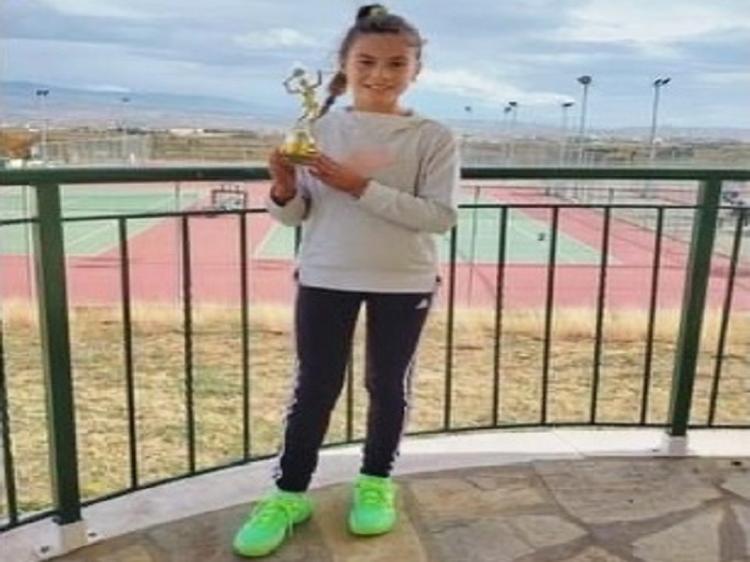 1η Νικήτρια επέστρεψε από την Πτολεμαϊδα η αθλήτρια του Ομίλου Αντισφαίρισης Βέροιας, Καρβουνά Έυμη!
