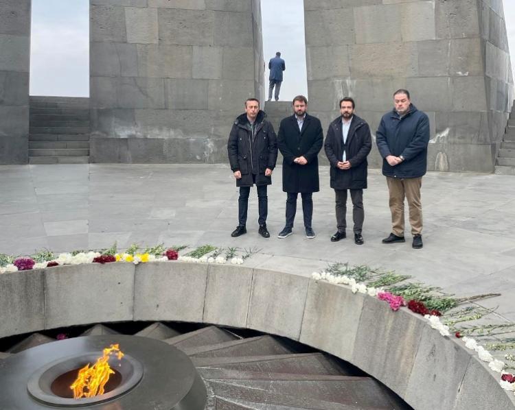 Ο Τάσος Μπαρτζώκας στο μνημείο Γενοκτονίας των Αρμενίων