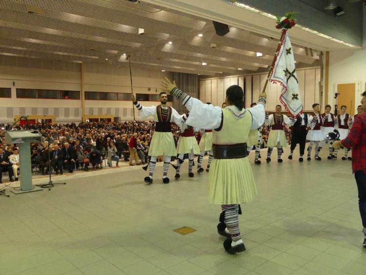 Κοπή πίτας των Βλάχων με χιλιάδες χορευτές από όλη την Ελλάδα
