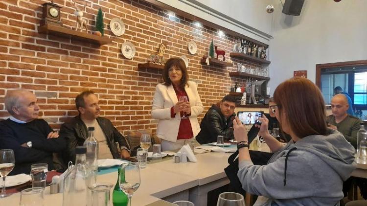 Το τραπέζι σε δημοσιογράφους της Ημαθίας έκανε η Φρόσω Καρασαρλίδου