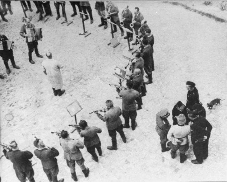 Αναβολή για την ορχήστρα, η Μουσική και οι μουσικοί στα ναζιστικά στρατόπεδα συγκέντρωσης