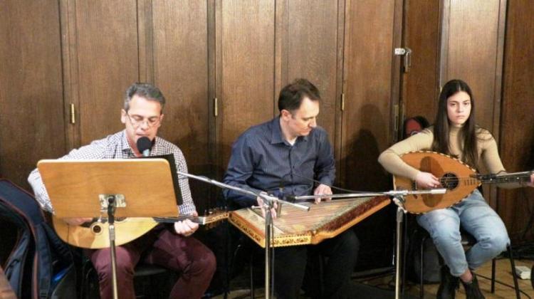 Παρουσιάστηκε το πρώτο cd «Αστικά τραγούδια της Βέροιας» στο κατάμεστο Φουαγιέ της Στέγης