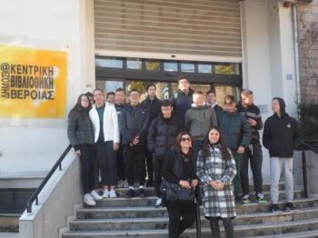 Mαθητές του Γυμνασίου Βεργίνας «Μανόλης Ανδρόνικος» επισκέφτηκαν τη Δημόσια Κεντρική Βιβλιοθήκη Βέροιας και το Δημαρχείο