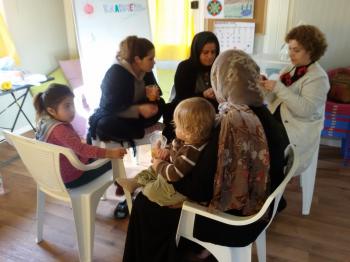 Εργαστήρια χειροτεχνίας στους πρόσφυγες από καθηγητές του 3ου ΓΕΛ Βέροιας
