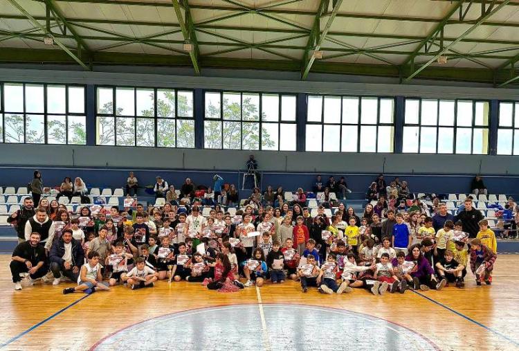Στη Νάουσα το χάντμπολ έχει μέλλον... -Πάνω από 200 μαθητές δημοτικού έλαβαν μέρος στο τουρνουά του Ζαφειράκη!